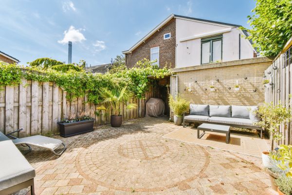 Courtyard Patio Service in Windsor